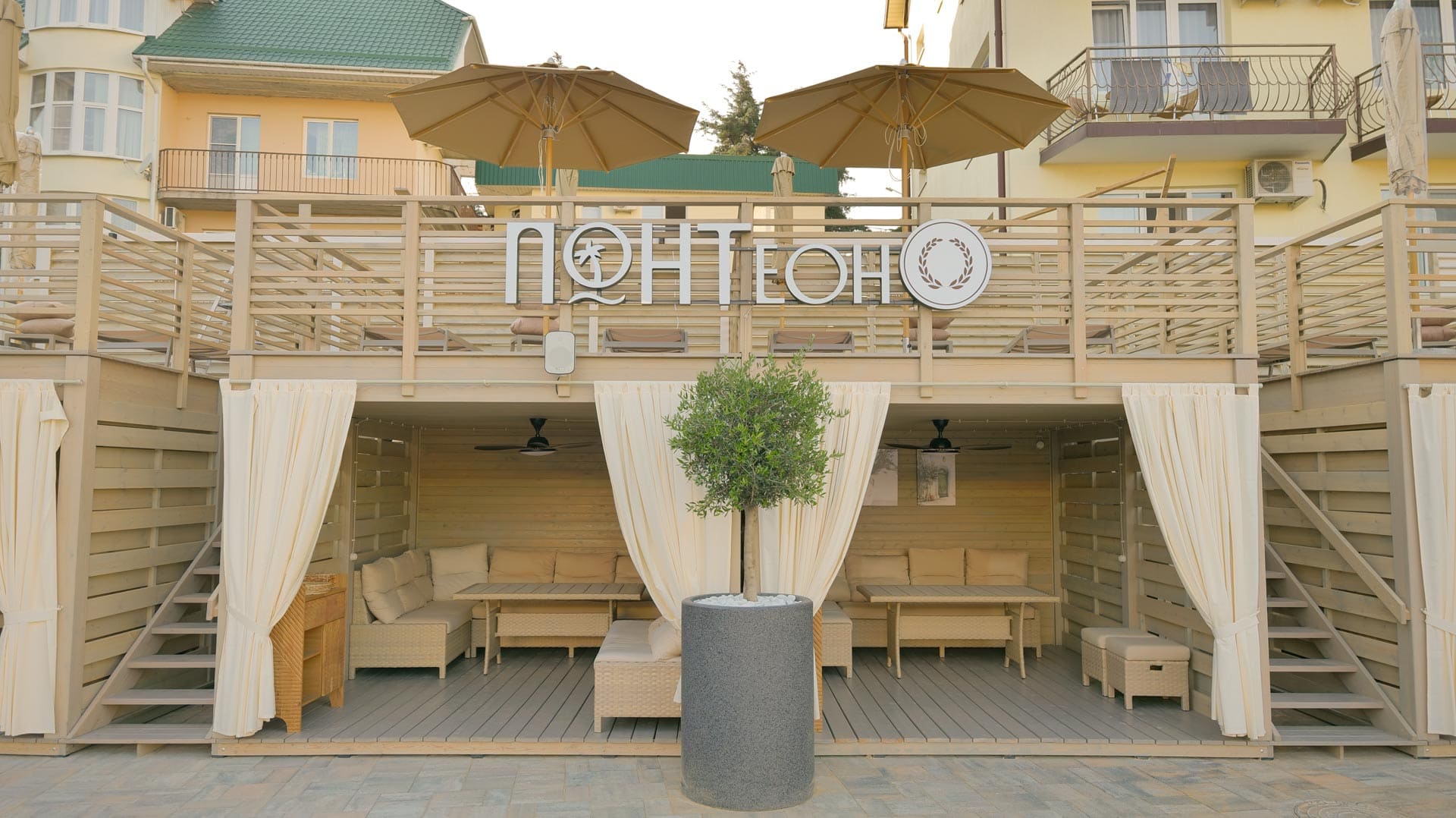 Терраса бунгало