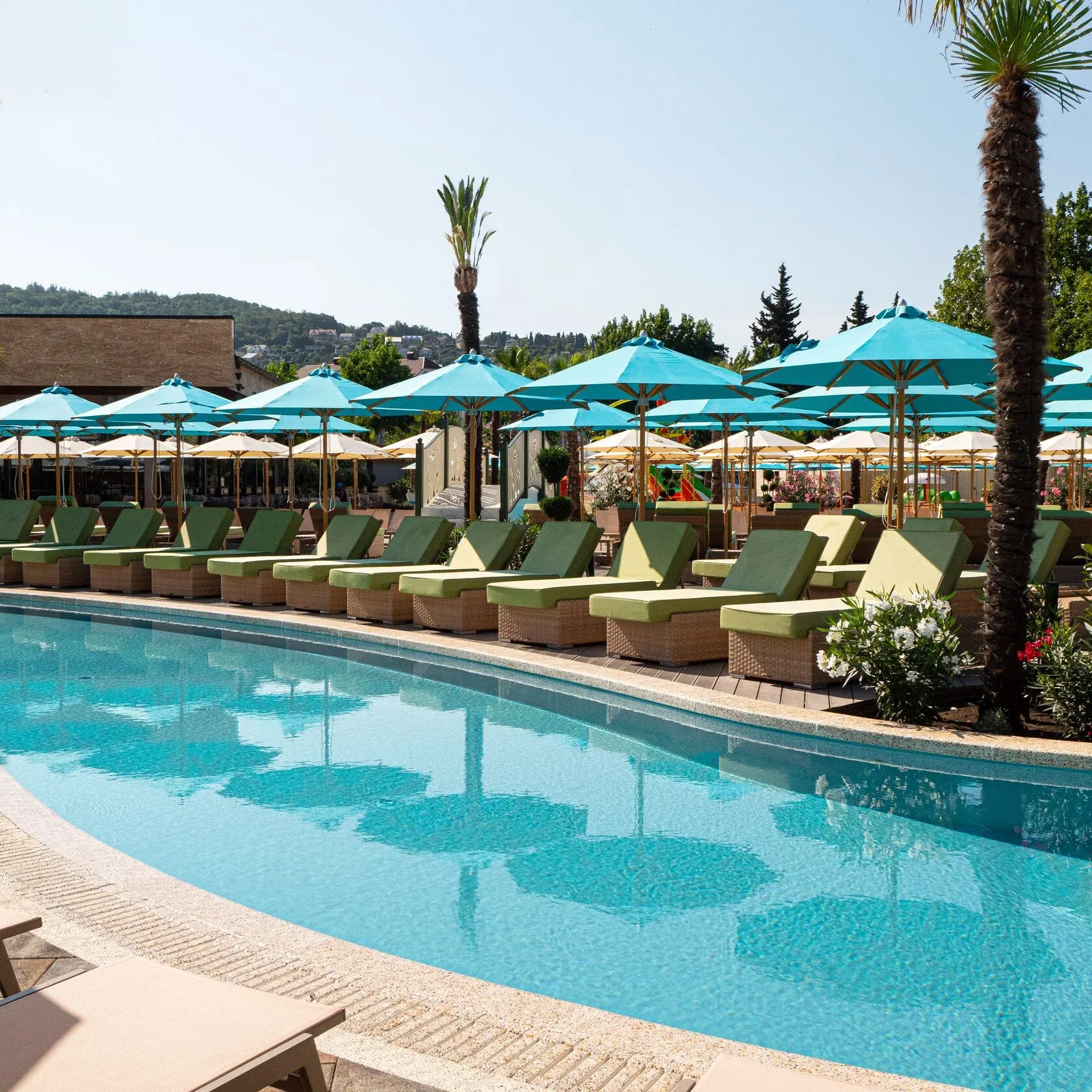 Бассейн с течением